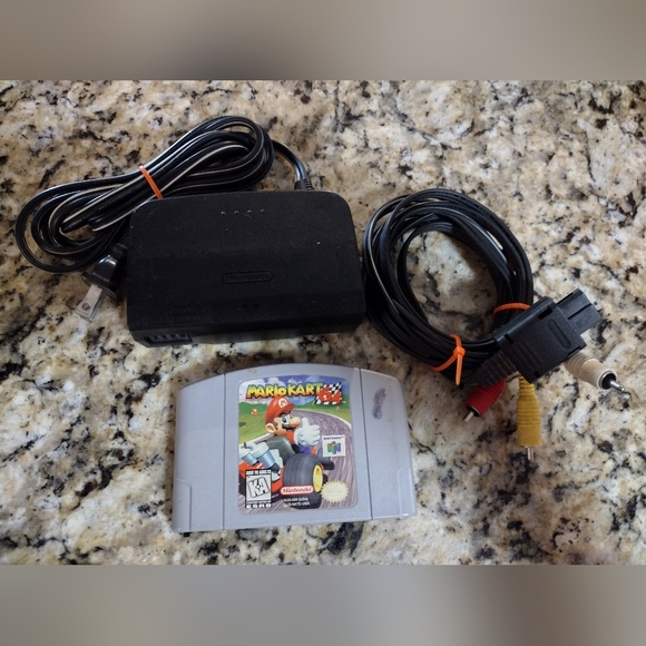 Vintage Nintendo 64 - Picture 6 of 7